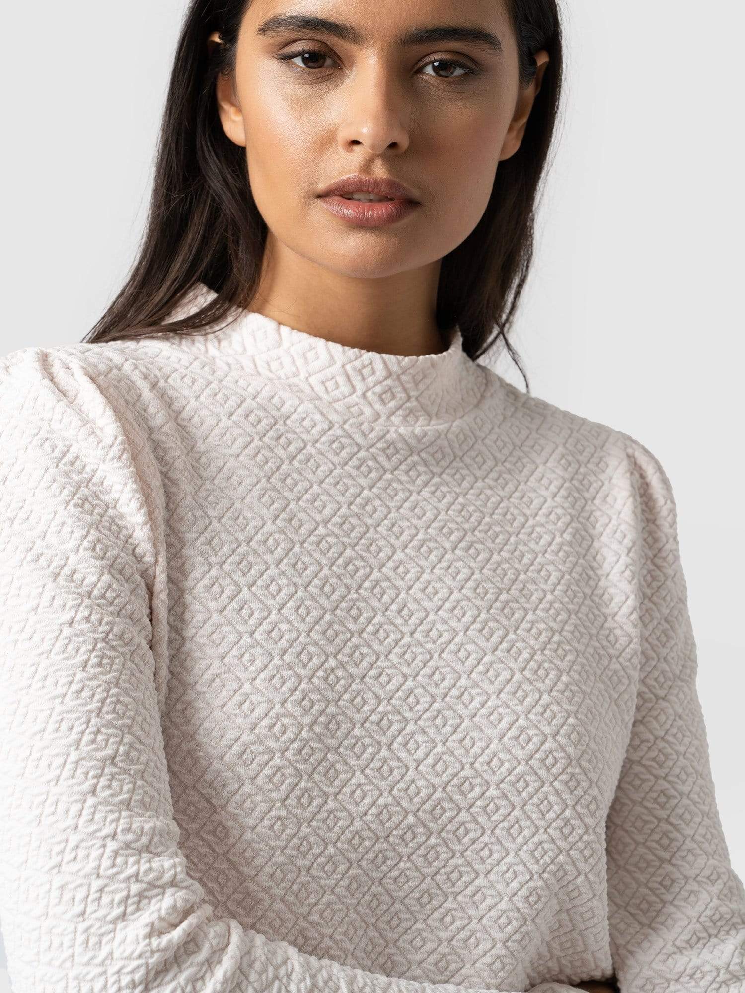 Pretty Mock Neck Blush Cream Diamond - Women's Tops | Saint + Sofia® EU